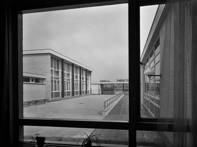 87240 Interieur van de School voor Individueel Voortgezet Onderwijs, later de P.F. van Overbeekeschool (Barnsteenlaan ...